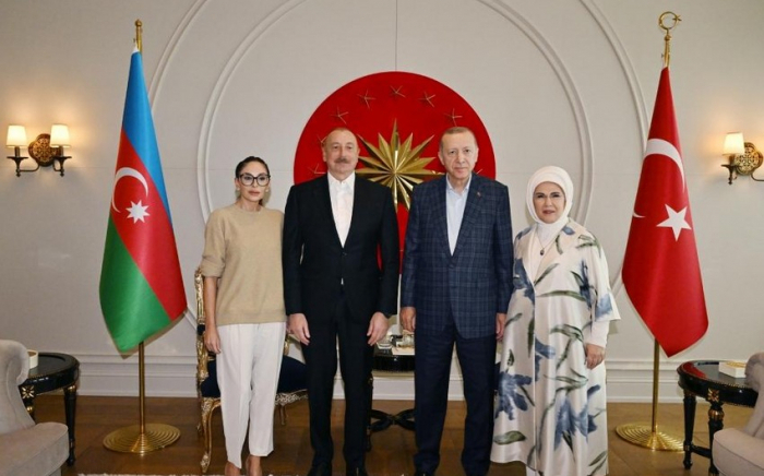  Mehriban Aliyeva a félicité le président turc et son épouse 