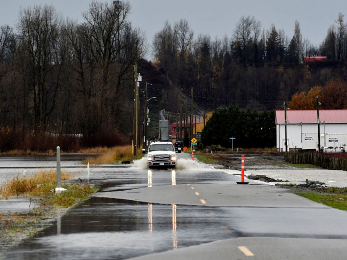 Canada: Des incendies et des inondations entraînent des évacuations dans l