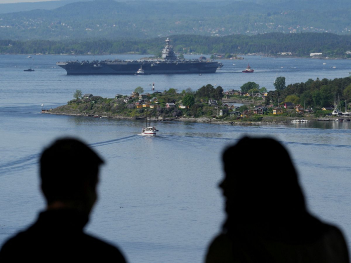 USA : le plus grand porte-avions fait escale à Oslo pour des exercices de l