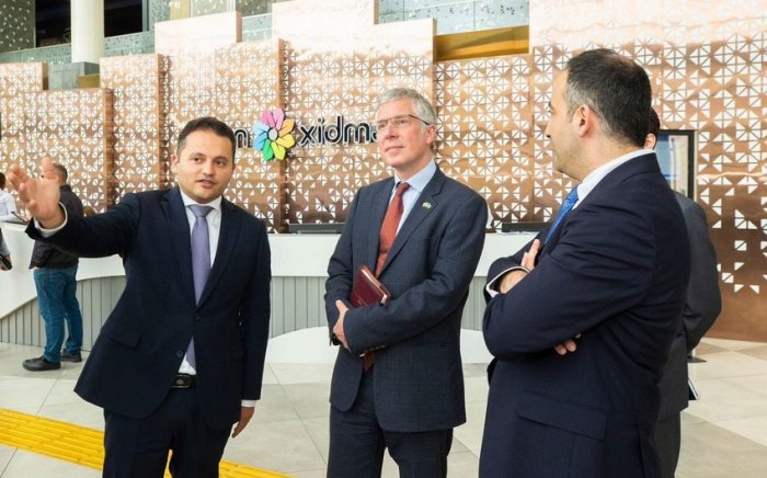 Britaniya səfiri "ASAN Xidmət"də olub  
