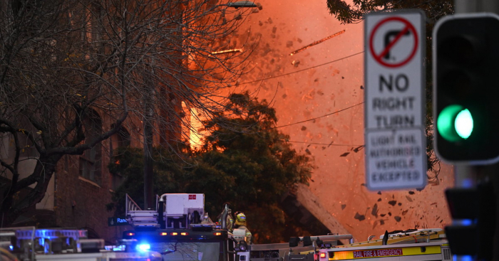 Australie : spectaculaire incendie dans le centre de Sydney