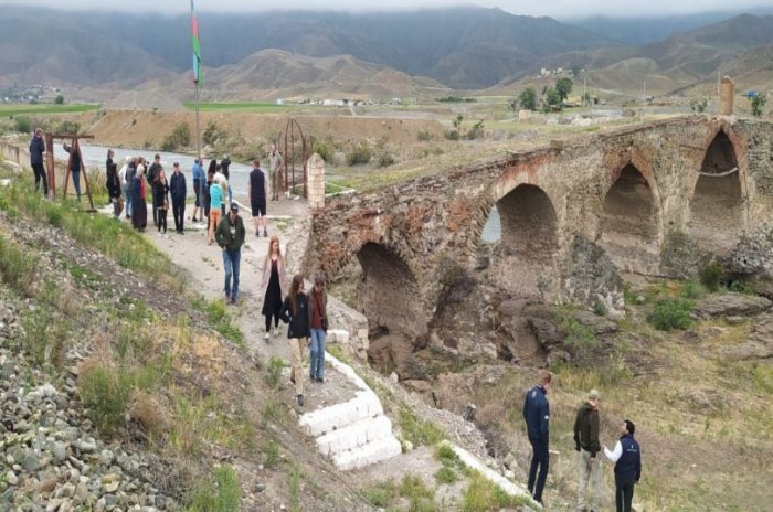 İsveçli səyahətçilər Xudafərini ziyarət ediblər  
