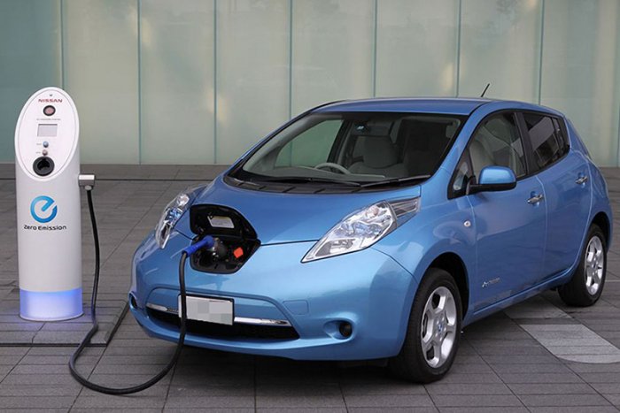 Elektrik avtomobillərin idxalı altı dəfədən çox artıb