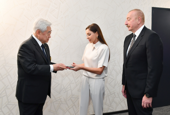 Ilham Aliyev et Mehriban Aliyeva assistent à la cérémonie d