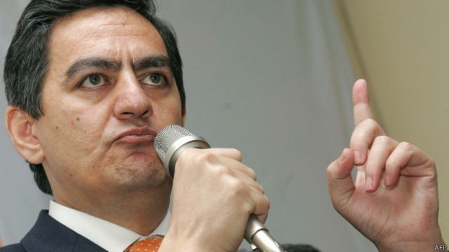   "Əli Kərimli və digərləri, 10 il bu parlamentdə xurma yemisiniz" -    Tahir Kərimli        
