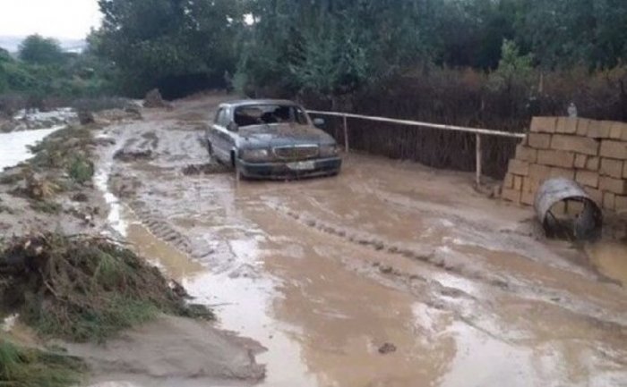 Coğaz çayı daşıb, küçələri su basıb 