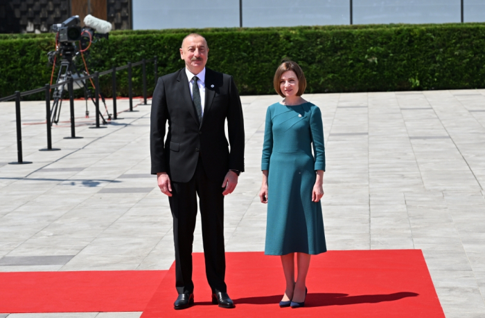  Präsident Ilham Aliyev nimmt an der Eröffnungszeremonie des 2. Gipfeltreffens der Europäischen Politischen Gemeinschaft teil 