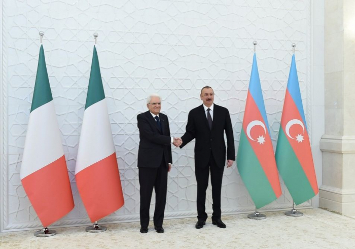   Präsident Ilham Aliyev gratuliert seinem italienischen Amtskollegen zum Tag der Republik  