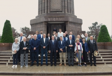 Participants of international event visit Mausoleum of great Azerbaijani poet and thinker Nizami Ganjavi