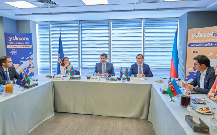    Hikmət Hacıyev ikinci “Yüksəliş”in qalibləri ilə görüşüb   