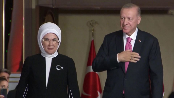   In Baku findet ein Staatsempfang zu Ehren des türkischen Präsidenten und der First Lady statt  