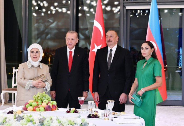    Prezidentlər Azərini ayaq üstə alqışladılar -    VİDEO      