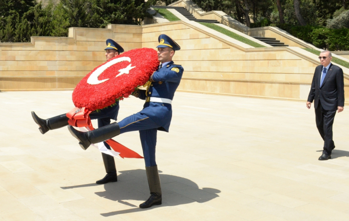   Erdogan visite l’Allée des Martyrs à Bakou -   PHOTOS    