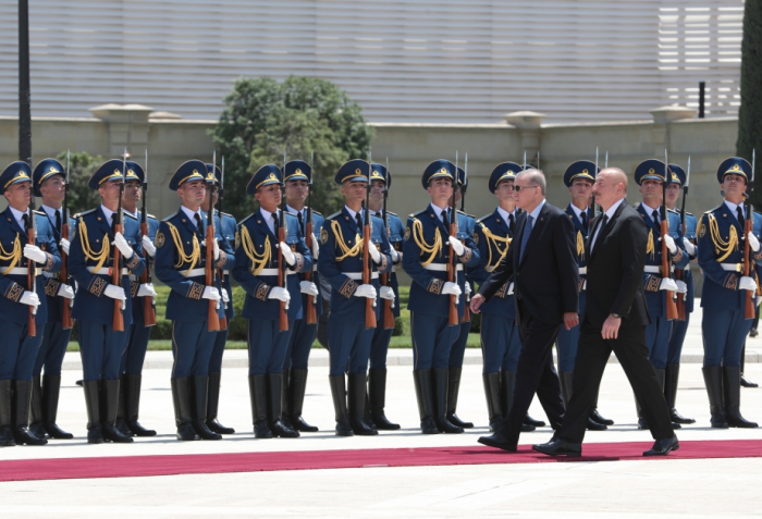  Offizielle Begrüßungszeremonie für den türkischen Präsidenten Erdogan in Baku 