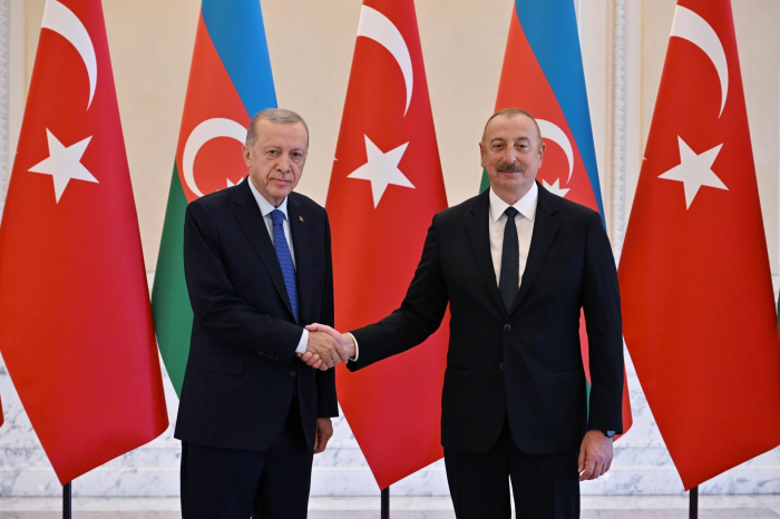  Ilham Aliyev an den Leader der Türkei:  „Willkommen in Aserbaidschan – Ihrer Heimat!“  