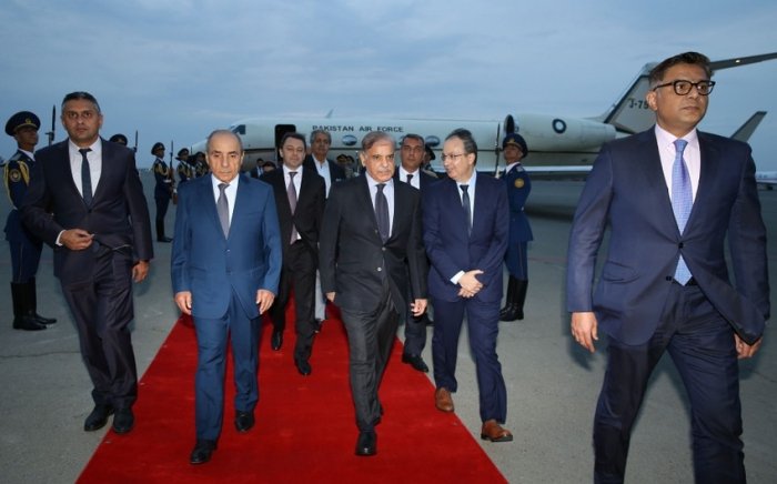    Pakistanın Baş naziri Azərbaycana rəsmi səfərə gəlib  
   