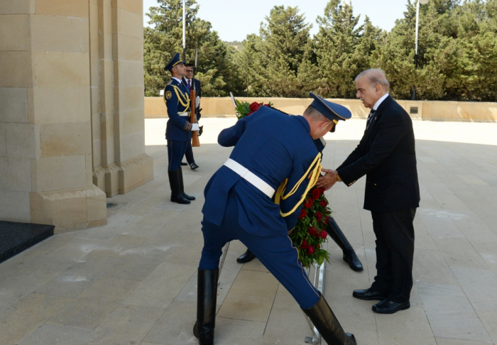 Le Premier ministre pakistanais visite l’Allée des Martyrs