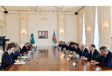  Expanded meeting between President Ilham Aliyev, Pakistani PM kicks off 