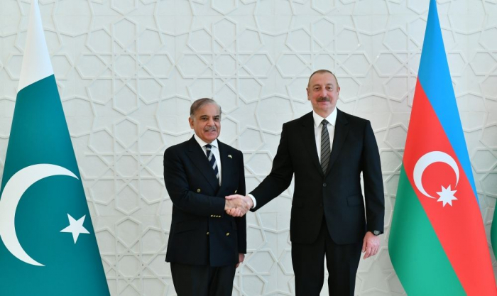   Präsident Ilham Aliyev und pakistanischer Premierminister geben Presseerklärungen ab  