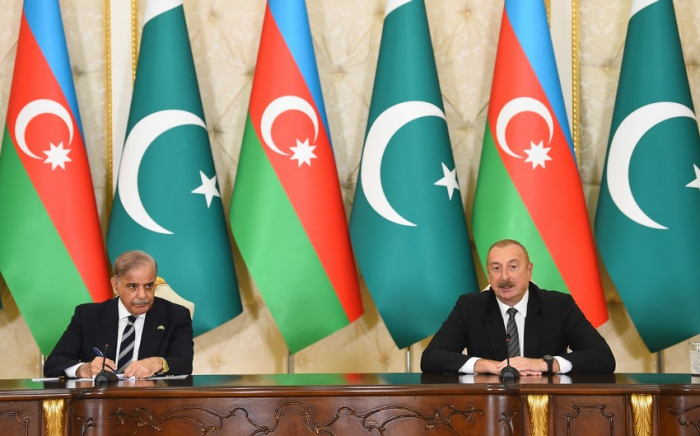   Ilham Aliyev y Mohammad Shahbaz Sharif hicieron declaraciones a la prensa  