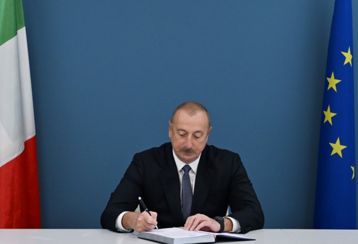    Prezident Berluskoninin vəfatı ilə əlaqədar başsağlığı verib     
