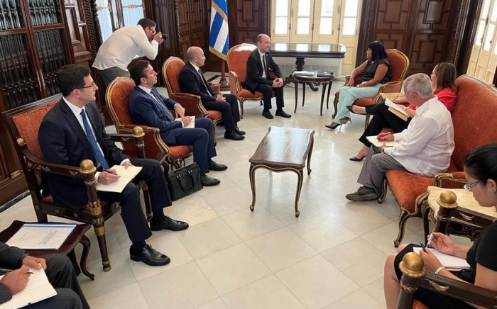 XİN başçısının müavini Kubanın xarici işlər naziri ilə görüşüb