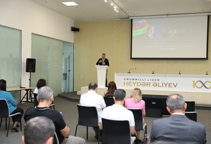 “İqtisadi inkişafın Heydər Əliyev modeli” mövzusunda seminar keçirilib  
