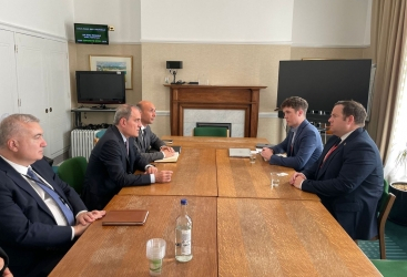 Ministro de Asuntos Exteriores de Azerbaiyán celebra una serie de reuniones en el Reino Unido