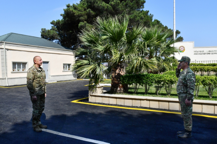 Le président azerbaïdjanais Ilham Aliyev visite une base militaire commando - PHOTOS