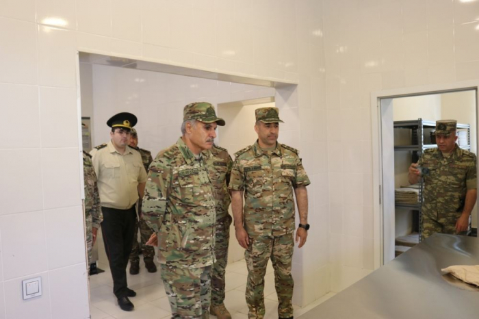   Aserbaidschanischer Militärstaatsanwalt trifft sich mit Soldaten in befreiten Gebieten  