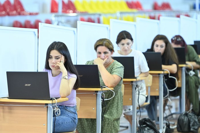    "Müəllimlər artımları bu il alacaq" -    Direktor      