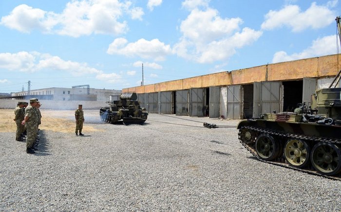 Ordunun zirehli tank xidməti rəisləri ilə toplantı keçirilib