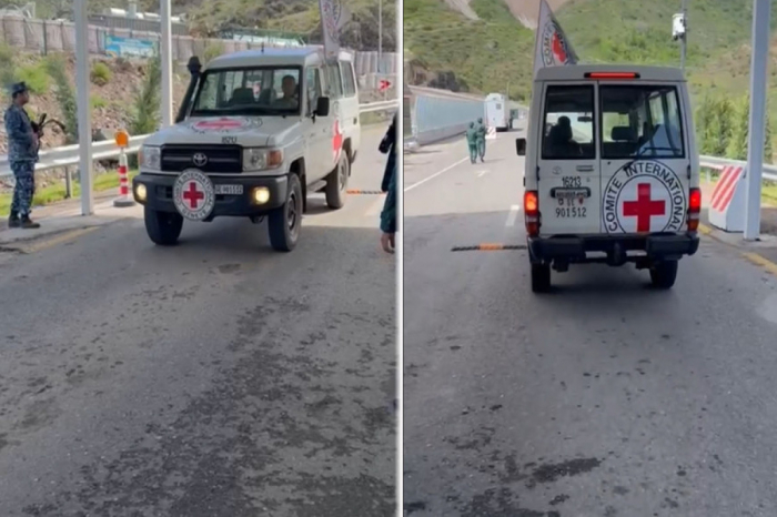   IKRK-Fahrzeuge bewegen sich vom aserbaidschanischen Bezirk Chankendi über den Grenzkontrollpunkt Latschin nach Armenien  