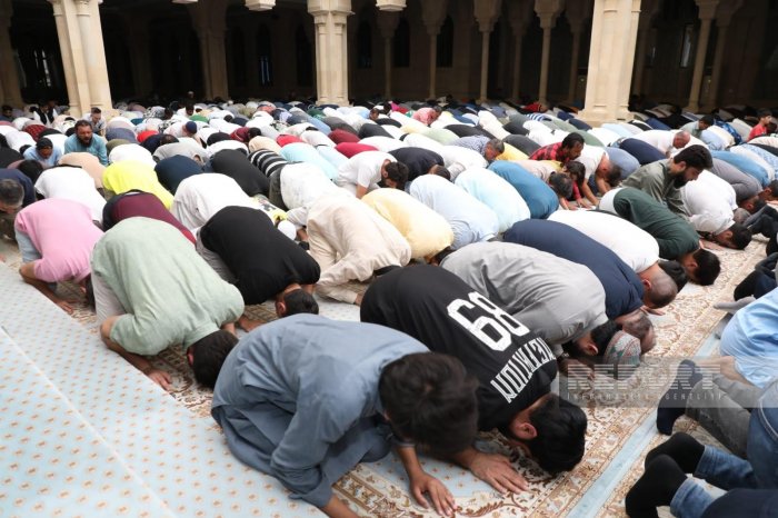    Bakıda bayram namazı qılınır  
   