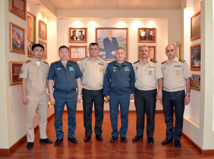 Kazakh military delegation visits Azerbaijan