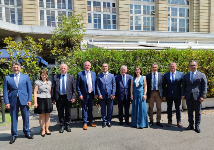 Azerbaijani parliamentarians meet with their French counterparts