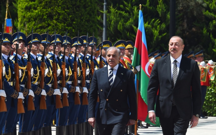  Se celebra la ceremonia oficial de bienvenida para el primer ministro de Pakistán 