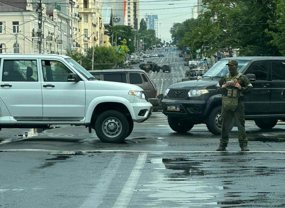    "Vaqner" Rostovun bütün yollarına blokpost yerləşdirdi -    FOTO      