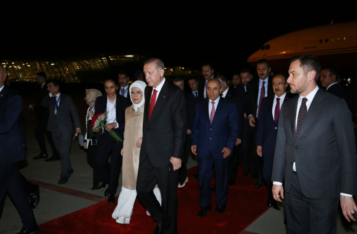  Erdogan llega a Azerbaiyán para visita de Estado  