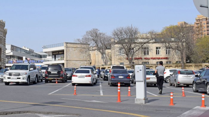   Bazar günləri avtomobilin parklanması pulsuz olacaq  
