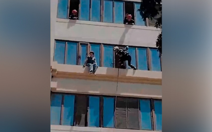    Özünü 5-ci mərtəbədən atmaq istədi    