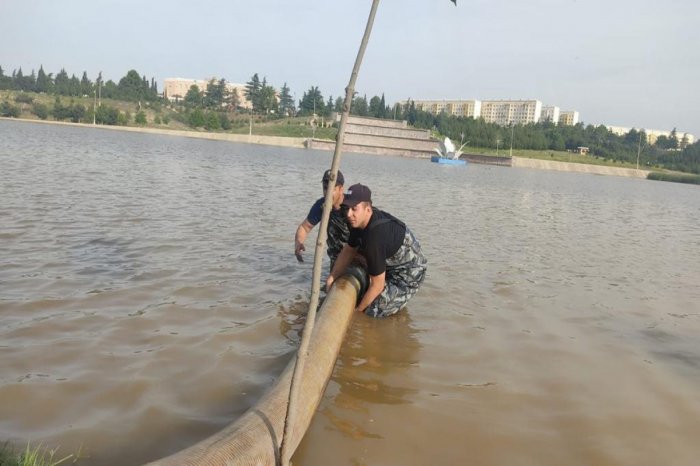 Gəncədə göldə suyun səviyyəsi aşağı endirilib