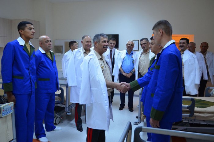 Zakir Həsənov hərbi hospitalı ziyarət edib -    VİDEO   