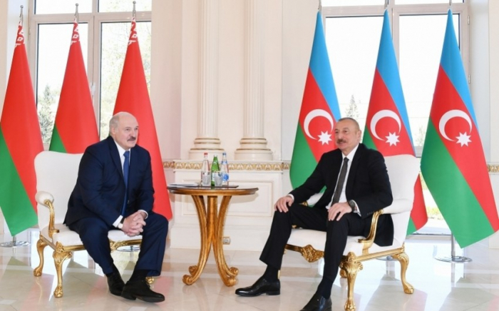   „Die Beziehungen zwischen Aserbaidschan und Weißrussland, die von einer fruchtbaren Zusammenarbeit geprägt sind, geben Anlass zu besonderer Zufriedenheit“  