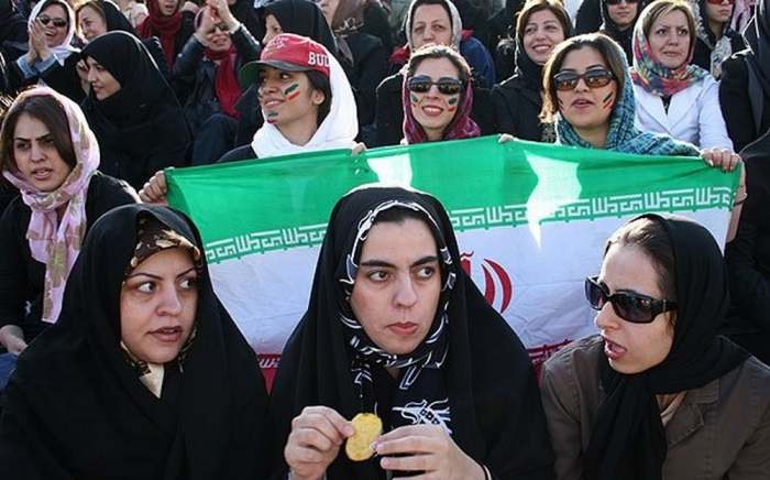    Tehran universitetində oturaq aksiyasında tələbələri döydülər   