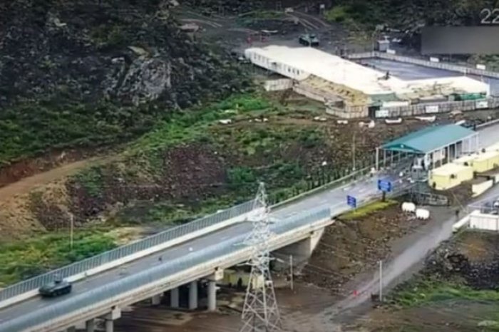    Azərbaycan Laçın yolunda beton arakəsmələr quraşdırdı -    VİDEO      