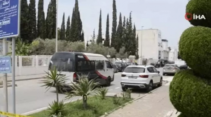    Səfirliyə hücum,    bir polis yaralandı       