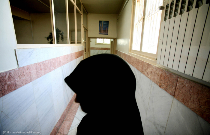    İran məhkəməsi qadınların çılpaq şəkildə yoxlanılmasını dəstəklədi   