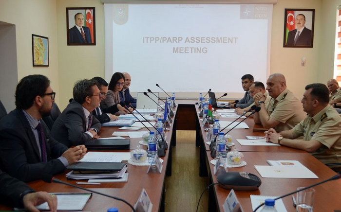   Es fand ein bilaterales Treffen zwischen Soldaten der aserbaidschanischen Armee und der NATO-Delegation statt  