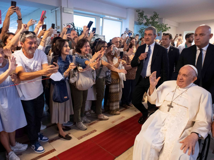 Le pape François est sorti de l